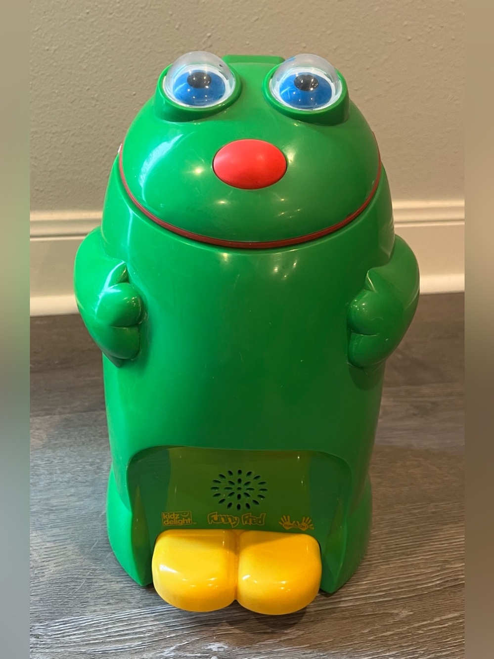 Kidz Delight Funny Fred the Talking Garbage Can
